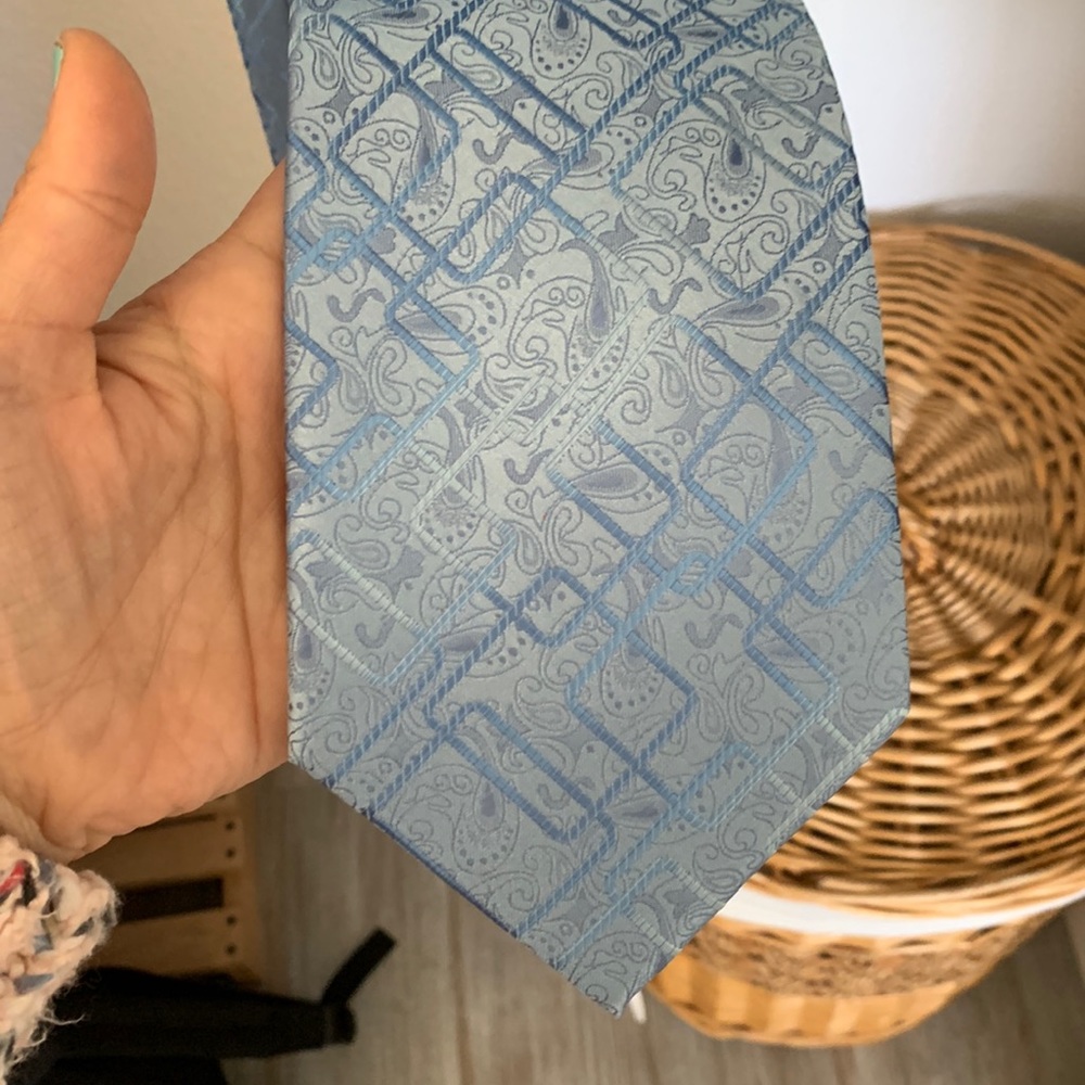 Vintage men’s tie preowned 100% micro fiber